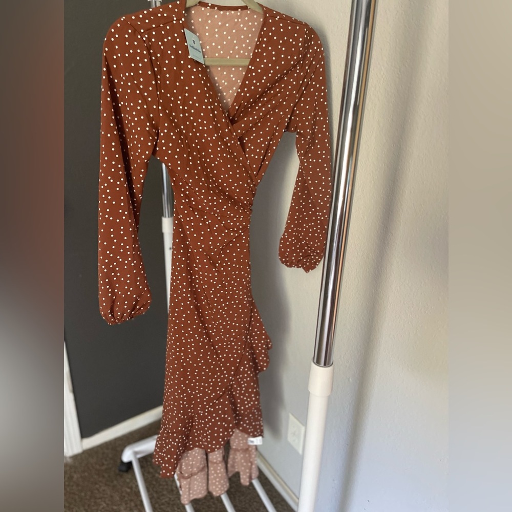 🚨NWT. Brown long sleeve wrap dress with white polka dots. Small. Bellanblue - Picture 2 of 12